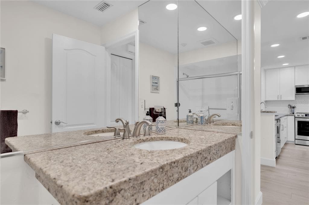 862 HUDSON AVENUE 862 photo 14