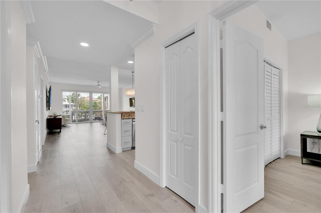 862 HUDSON AVENUE 862 photo 8
