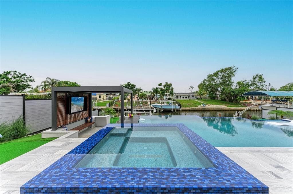 310 BRYN MAWR ISLAND 4