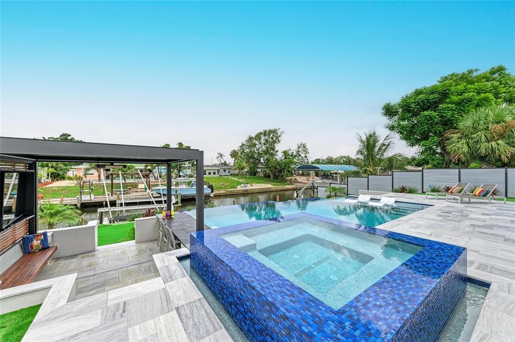 310 BRYN MAWR ISLAND photo 8