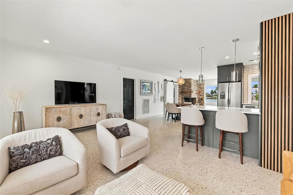 2440 S SHORE DRIVE SE photo 7