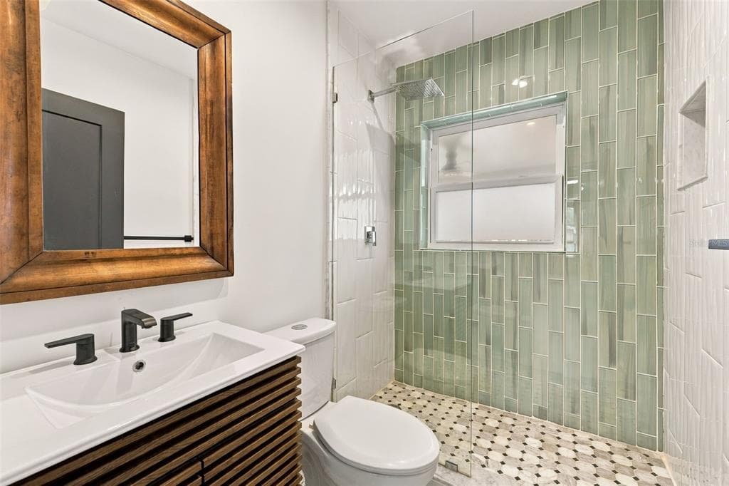 2440 S SHORE DRIVE SE photo 24