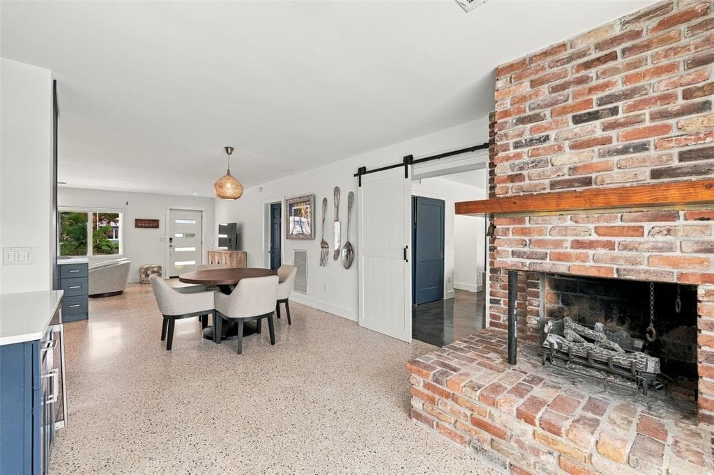 2440 S SHORE DRIVE SE photo 18