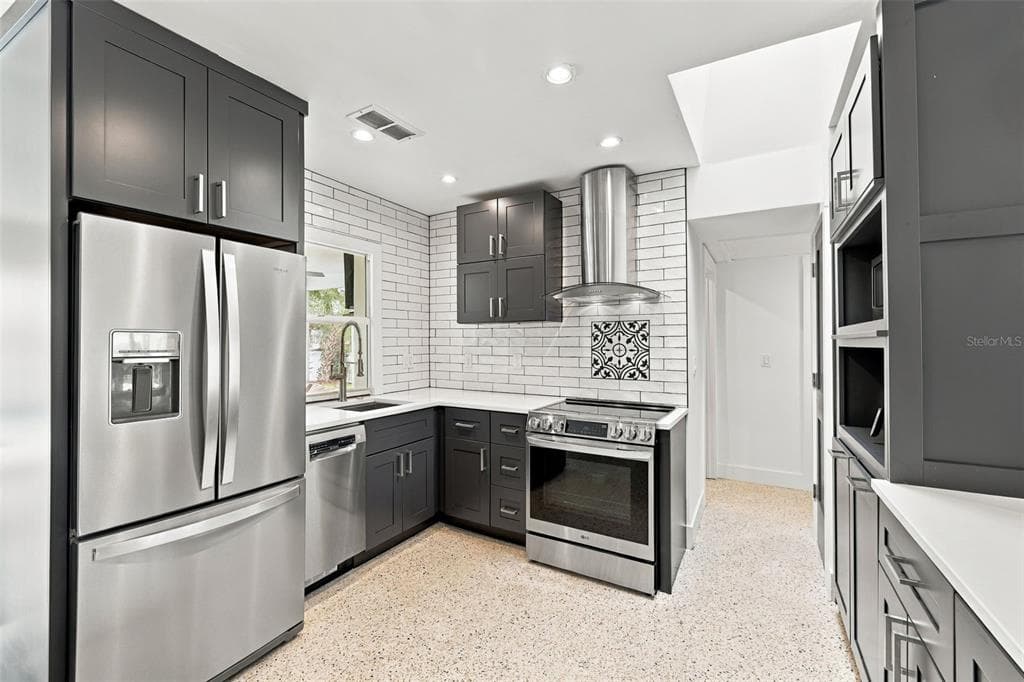 2440 S SHORE DRIVE SE photo 15
