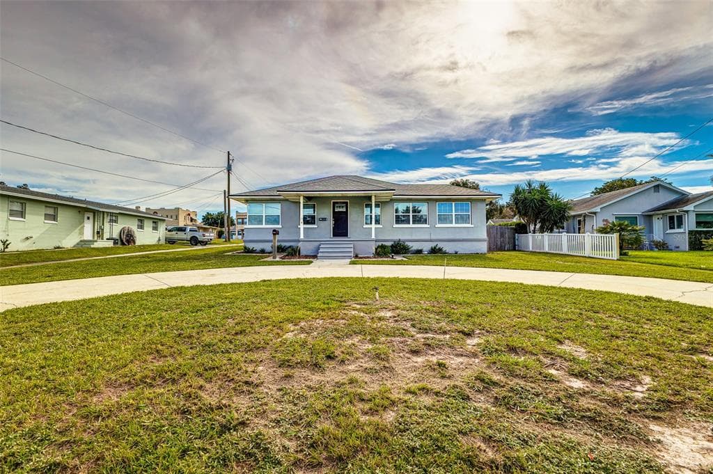 215 S LAKE HOWARD DRIVE 2