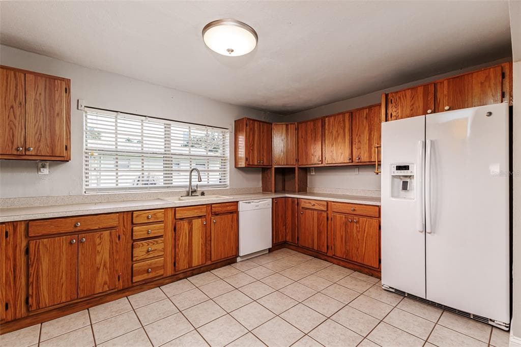 215 S LAKE HOWARD DRIVE photo 10