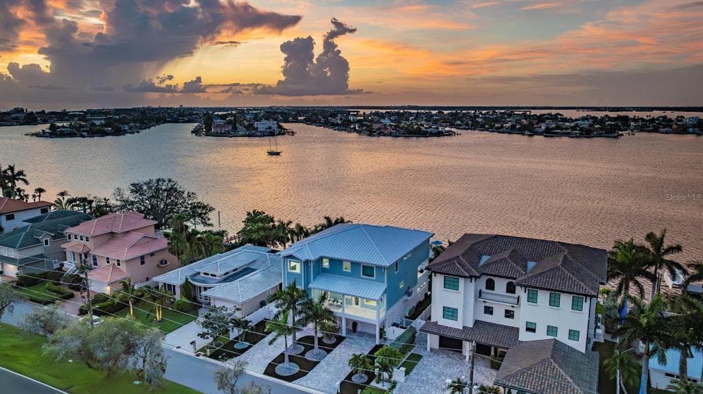 7 PARADISE LANE 3