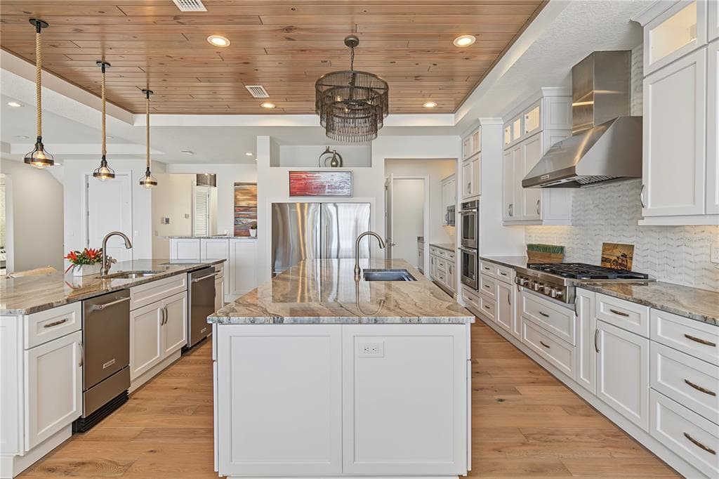 7 PARADISE LANE photo 20