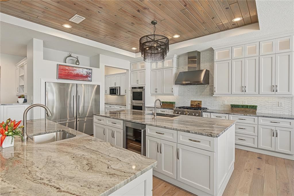 7 PARADISE LANE photo 19