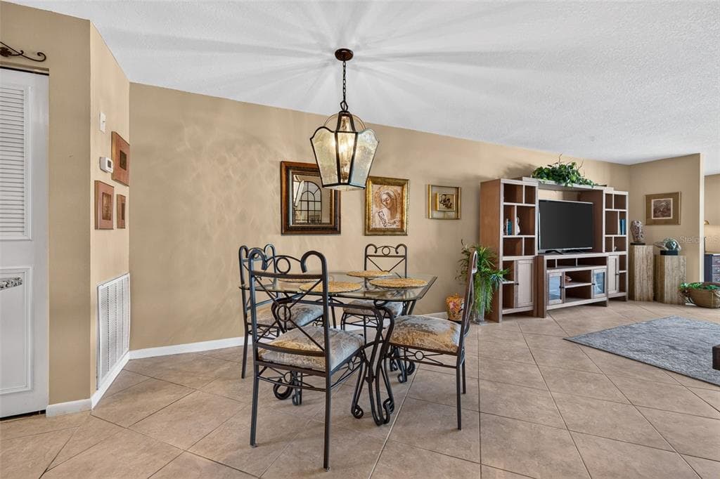 6075 SHORE BOULEVARD S 512 photo 9