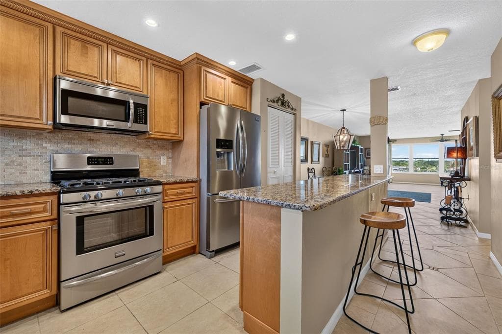 6075 SHORE BOULEVARD S 512 photo 4