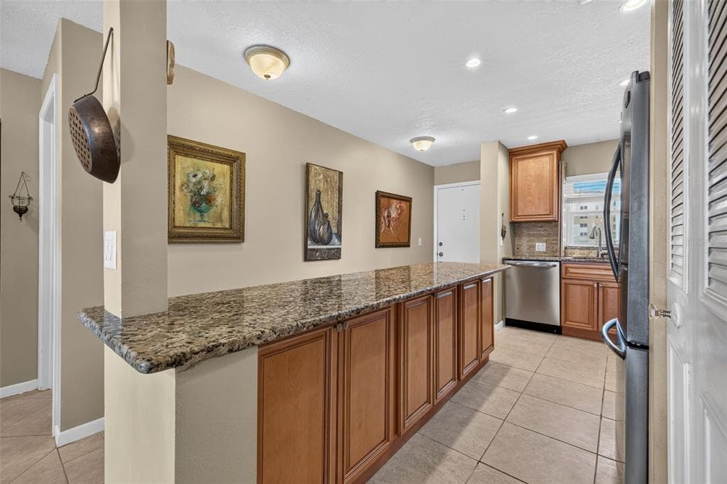 6075 SHORE BOULEVARD S 512 photo 8