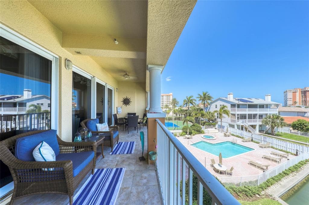 17715 GULF BOULEVARD 303 photo 4