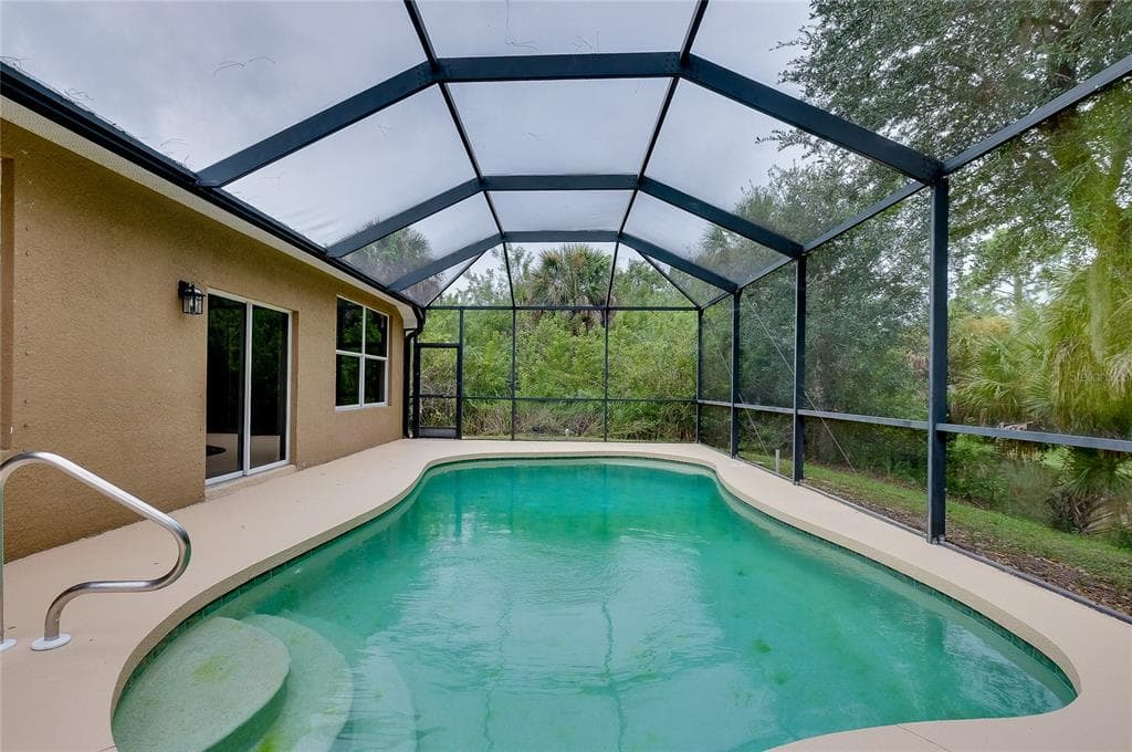 415 KINDRED BOULEVARD photo 2