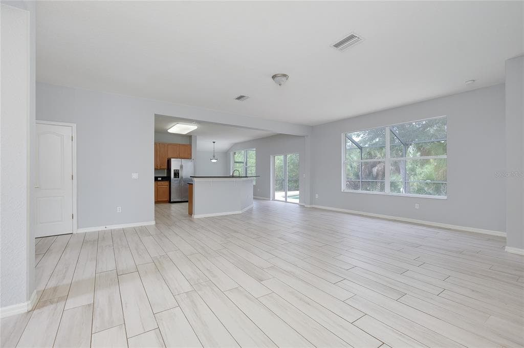 415 KINDRED BOULEVARD photo 7