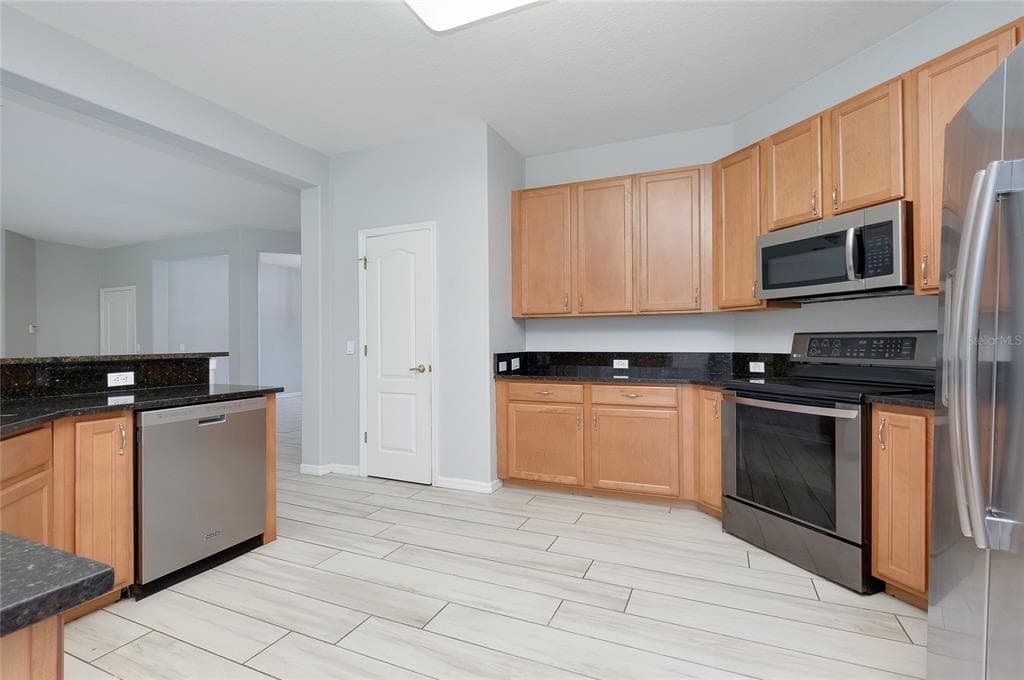 415 KINDRED BOULEVARD photo 4