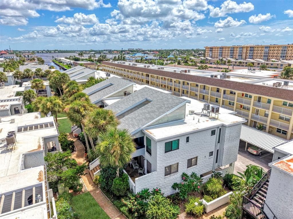 1555 TARPON CENTER DRIVE I-161 photo 6