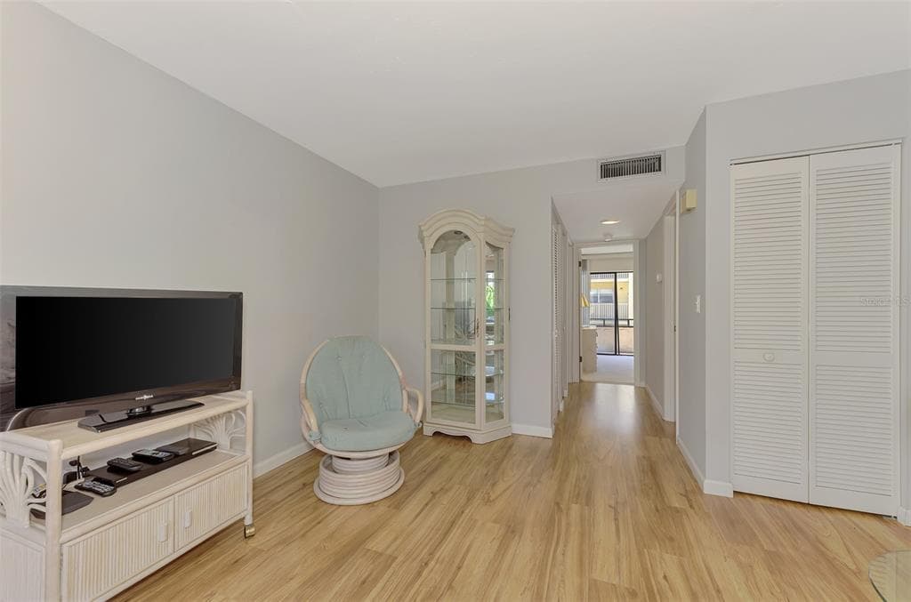 1555 TARPON CENTER DRIVE I-161 photo 12
