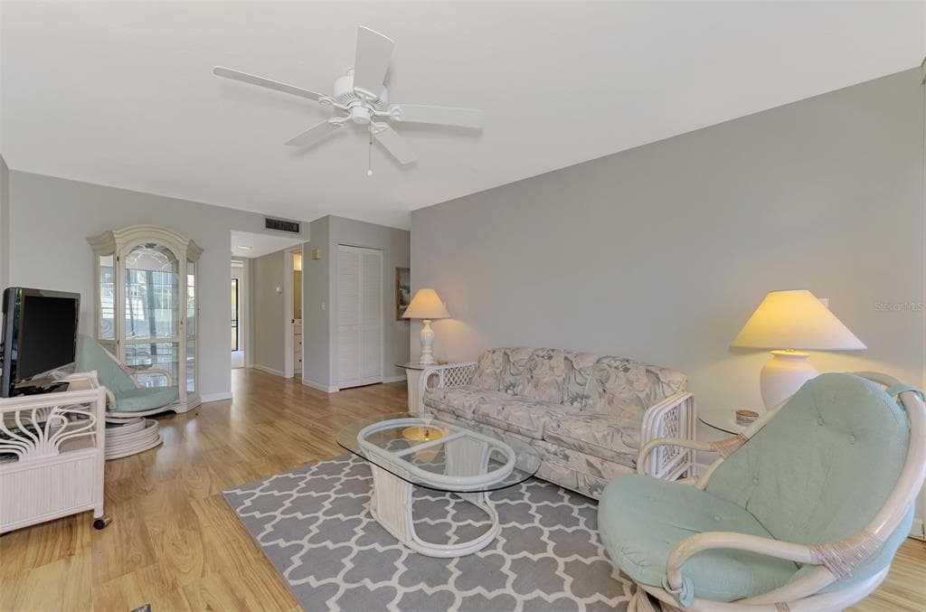 1555 TARPON CENTER DRIVE I-161 photo 14