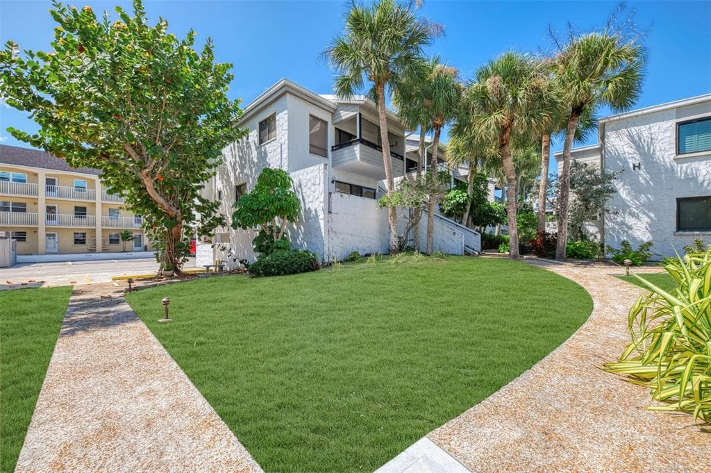 1555 TARPON CENTER DRIVE I-161 photo 4