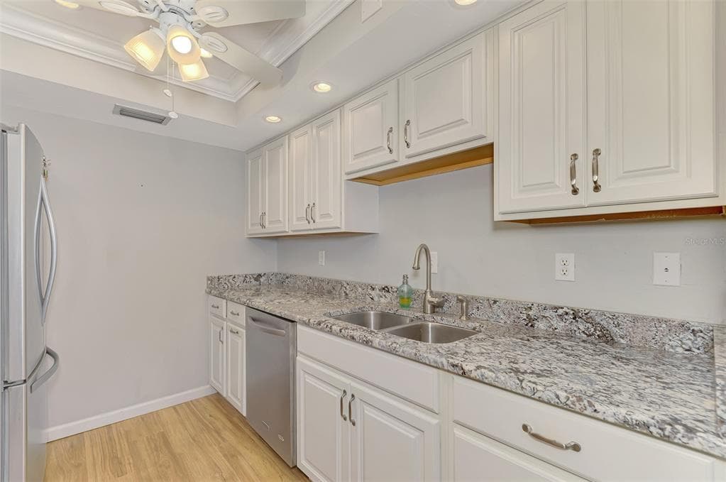 1555 TARPON CENTER DRIVE I-161 photo 21