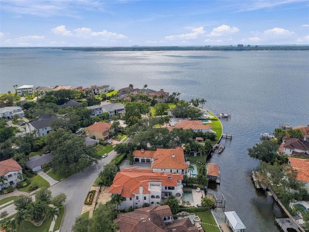 58 MARTINIQUE AVENUE 1/2 photo 2
