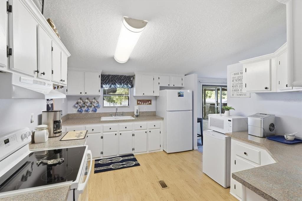 145 FAYE STREET photo 14