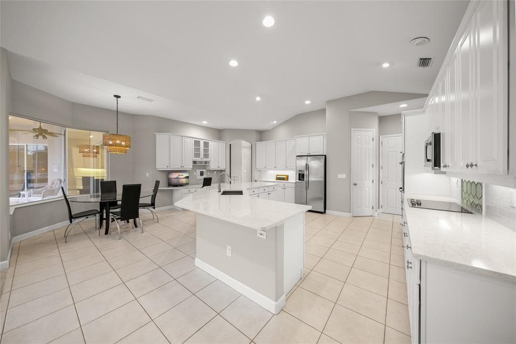9075 MISTY CREEK DRIVE photo 11