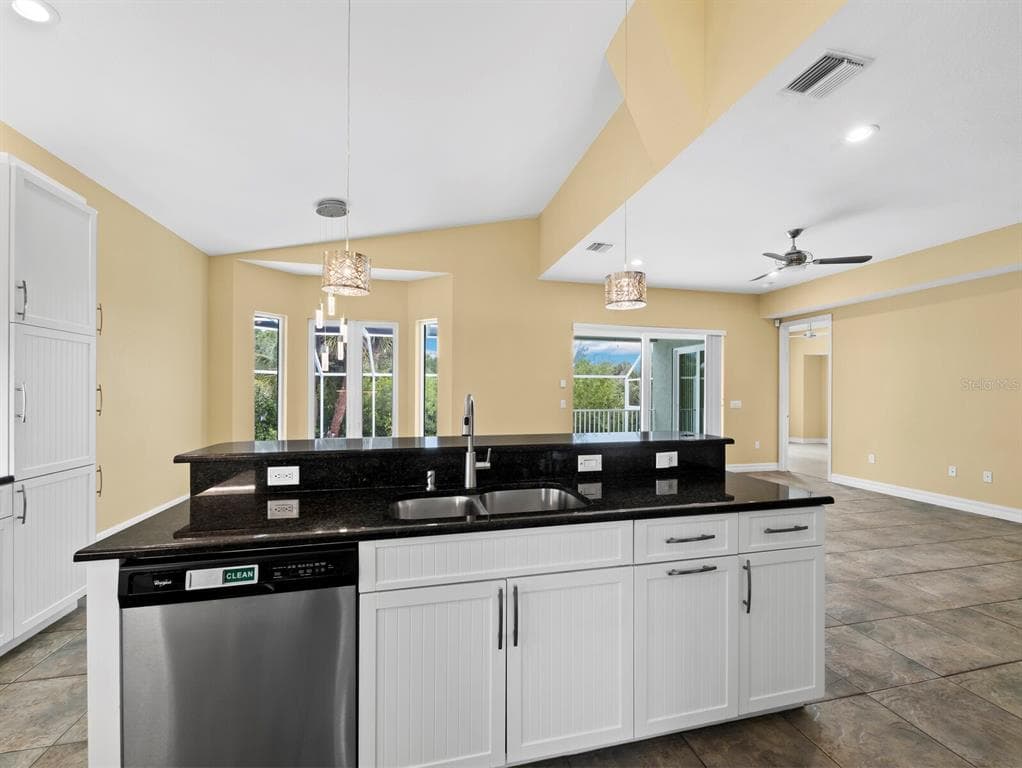 182 ISLAND CIRCLE photo 15