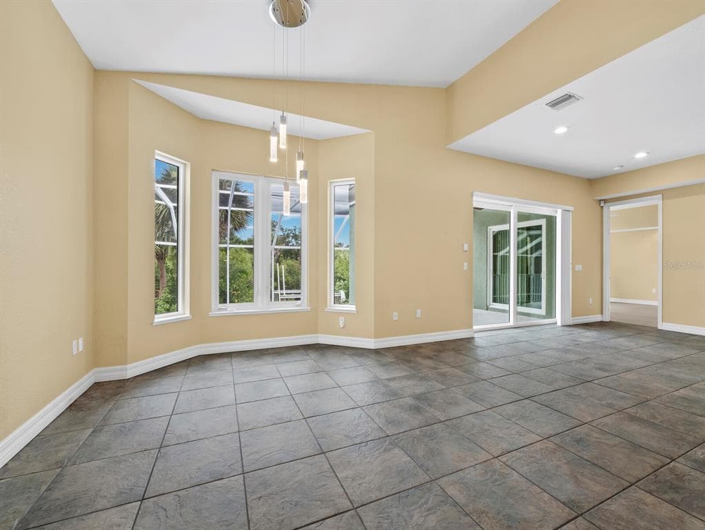 182 ISLAND CIRCLE photo 11