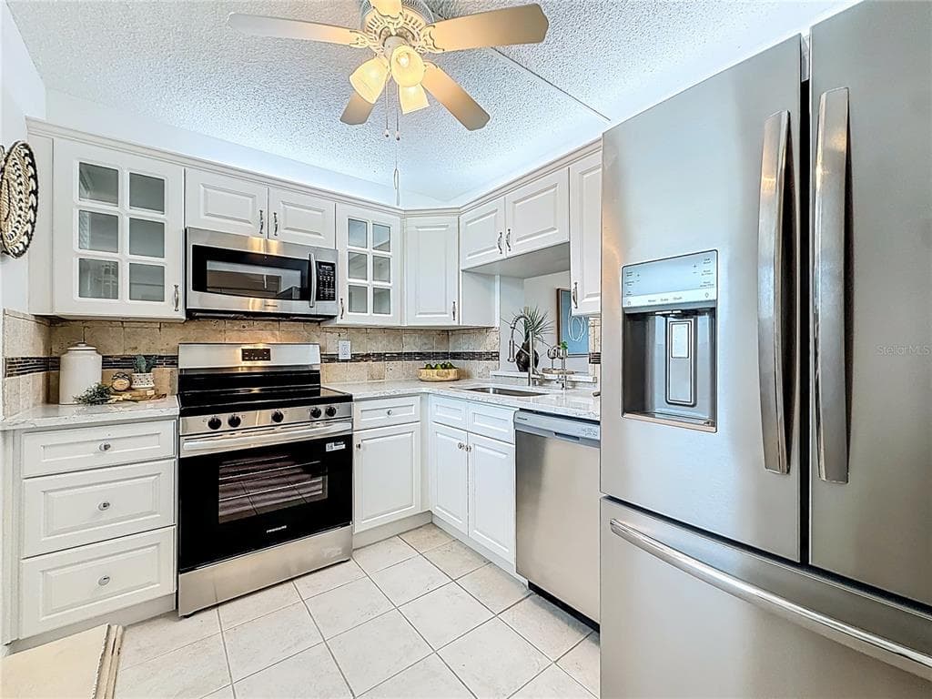 7425 BAY ISLAND DRIVE S 105 photo 5