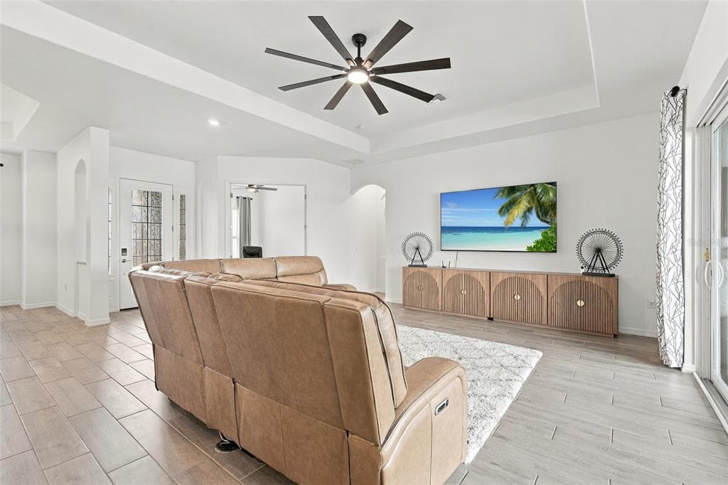 25124 REDWOOD COURT photo 4