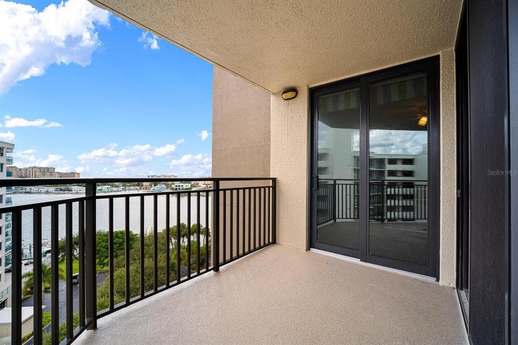 690 ISLAND WAY 912 photo 13