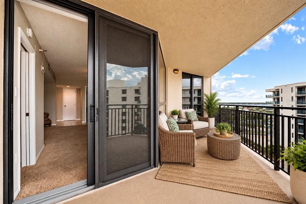 690 ISLAND WAY 912 photo 12