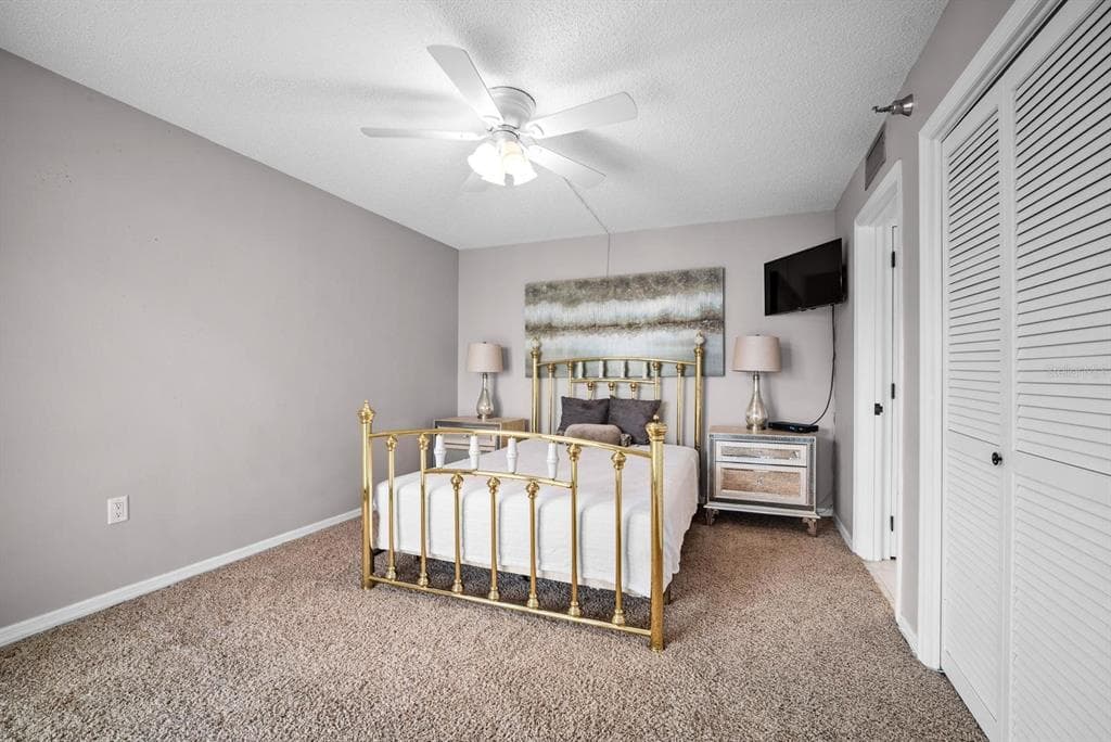 690 ISLAND WAY 912 photo 22