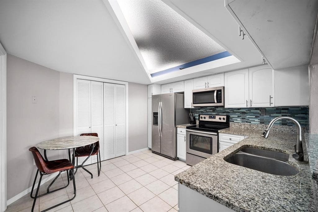 690 ISLAND WAY 912 photo 7