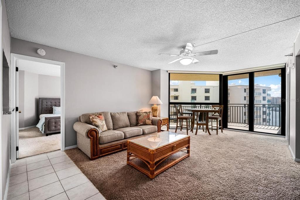 690 ISLAND WAY 912 photo 3