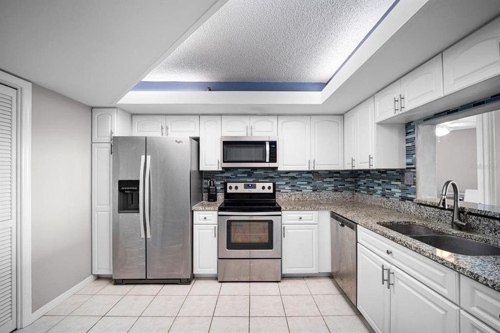 690 ISLAND WAY 912 photo 5