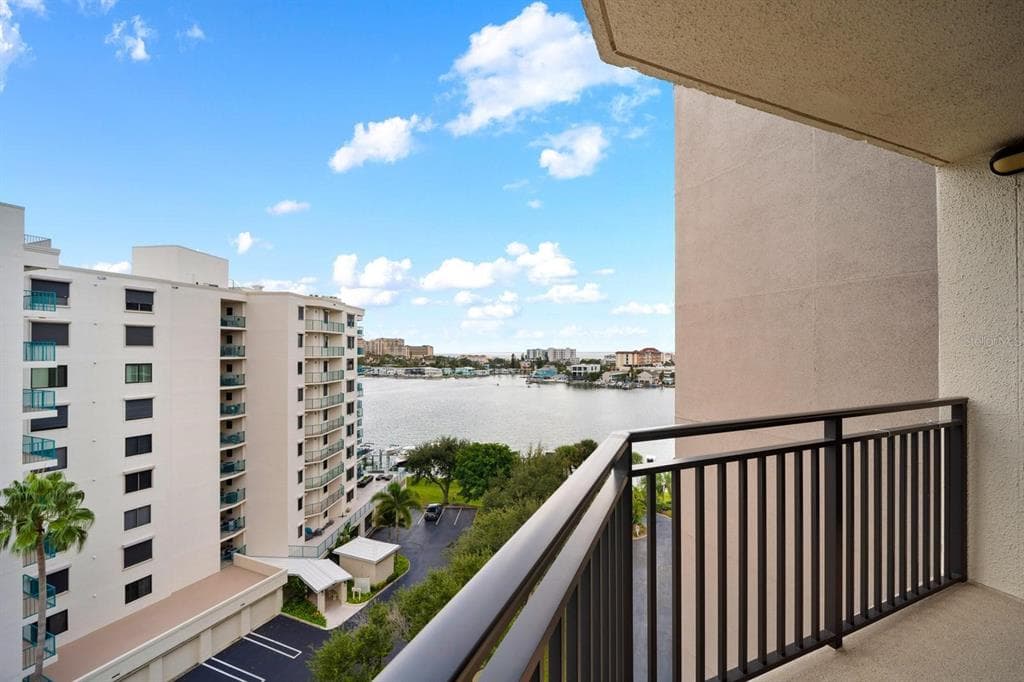 690 ISLAND WAY 912 photo 14