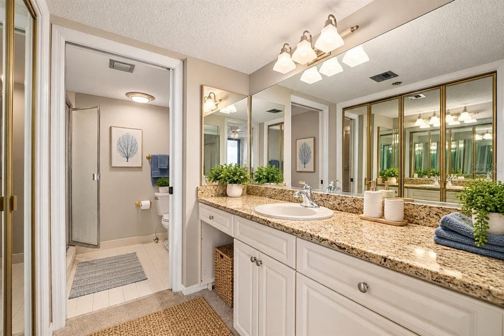 690 ISLAND WAY 912 photo 19