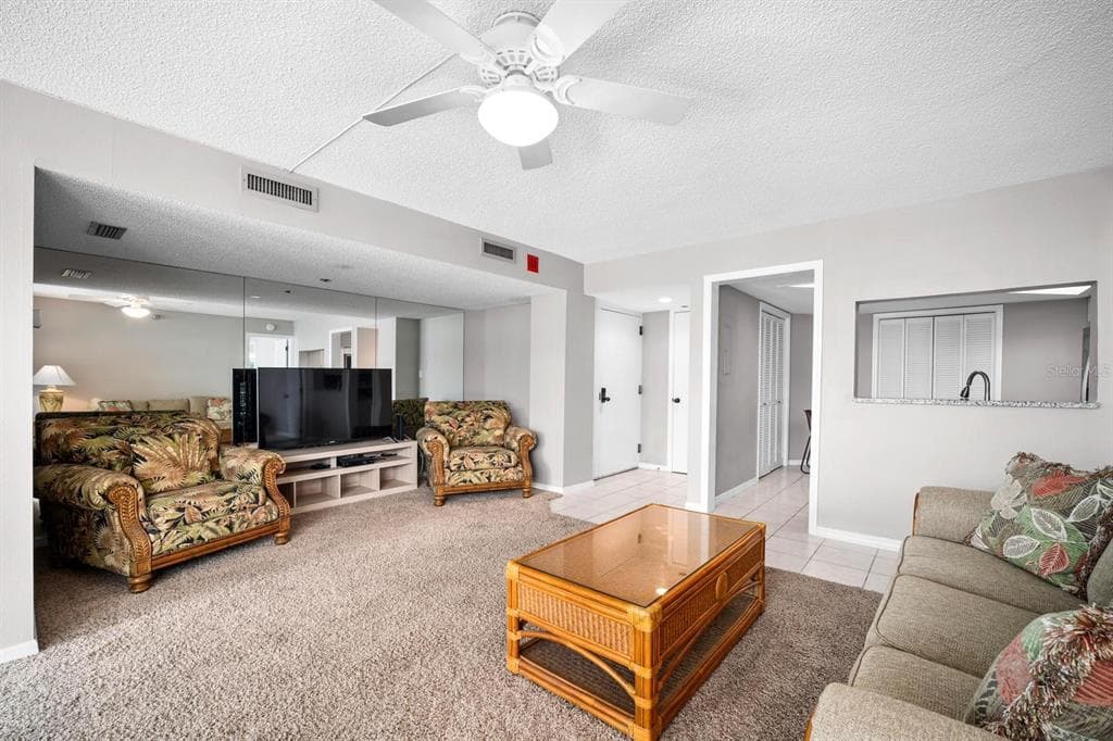 690 ISLAND WAY 912 photo 4