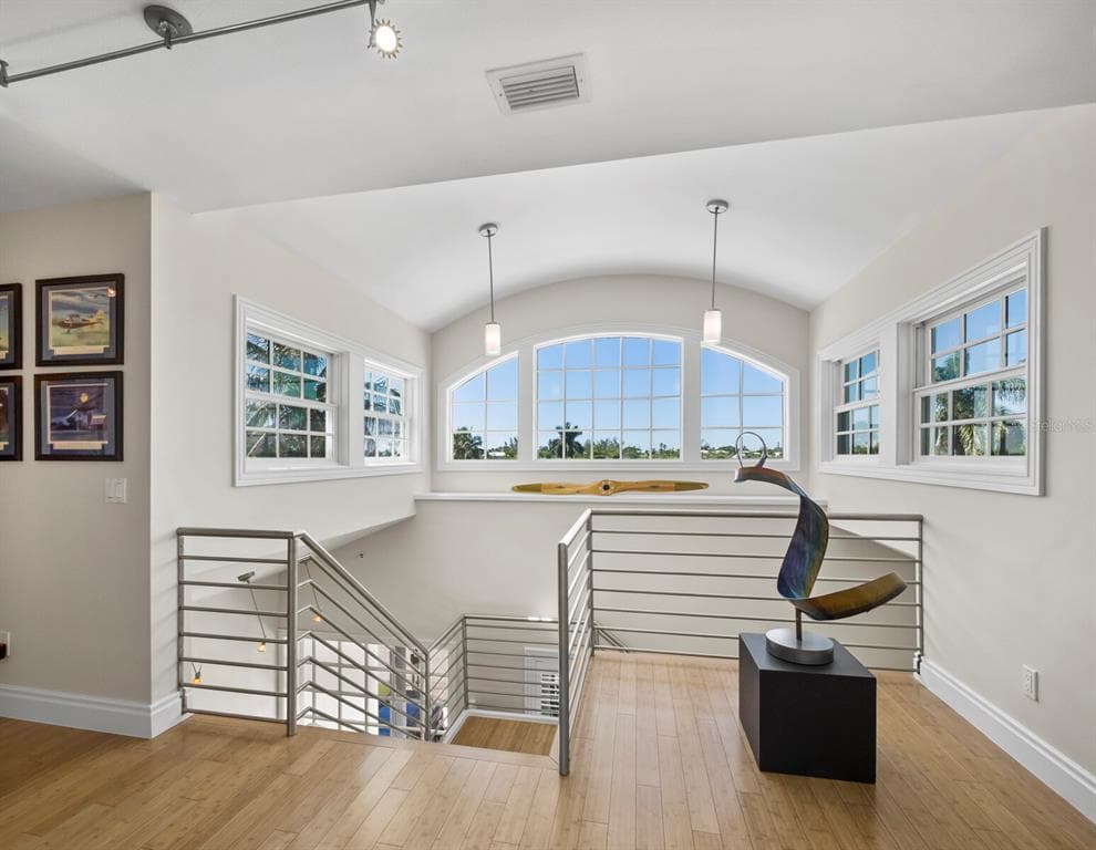 550 NORTON STREET photo 21