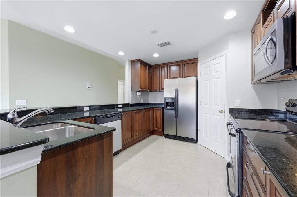 3116 CLUB DRIVE 225 photo 17