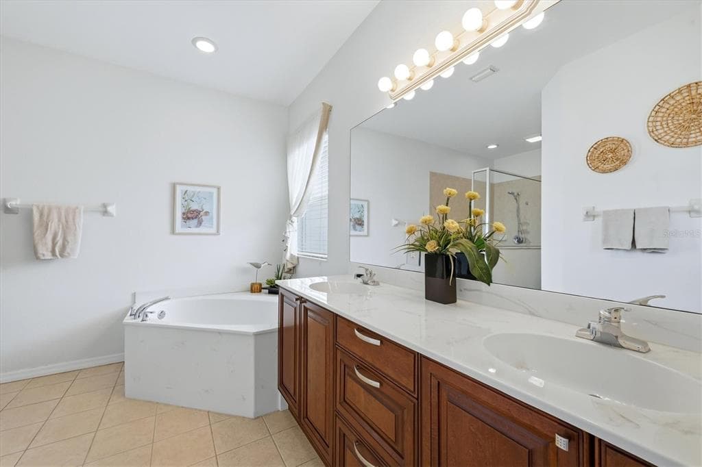3116 CLUB DRIVE 225 photo 24