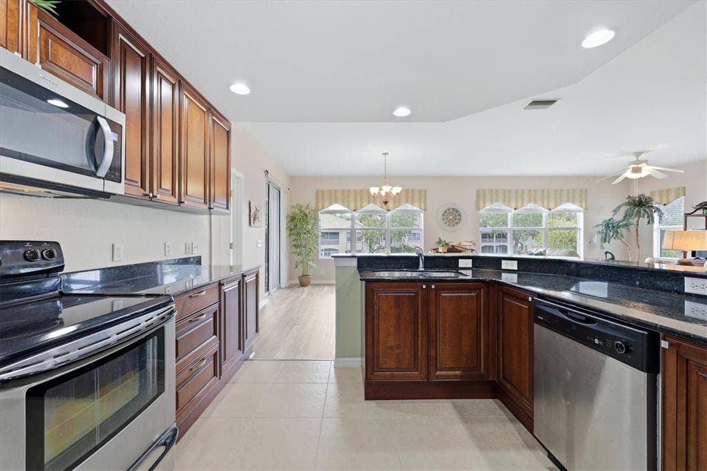 3116 CLUB DRIVE 225 photo 18