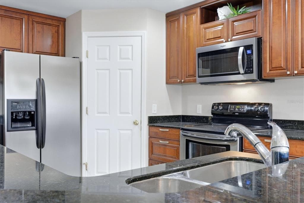 3116 CLUB DRIVE 225 photo 19