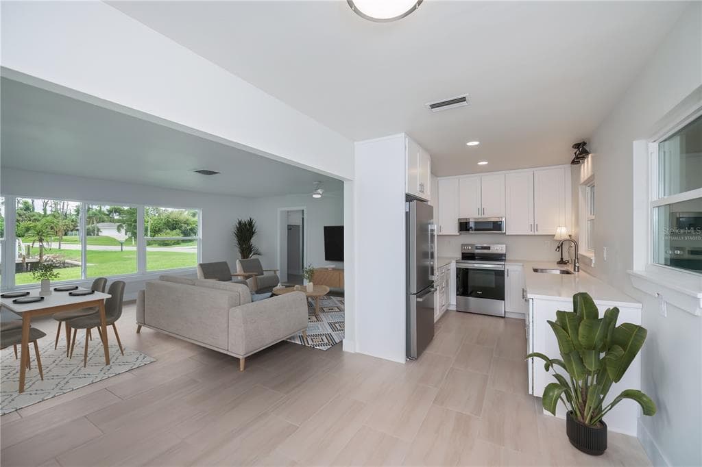 352 OAK STREET photo 6