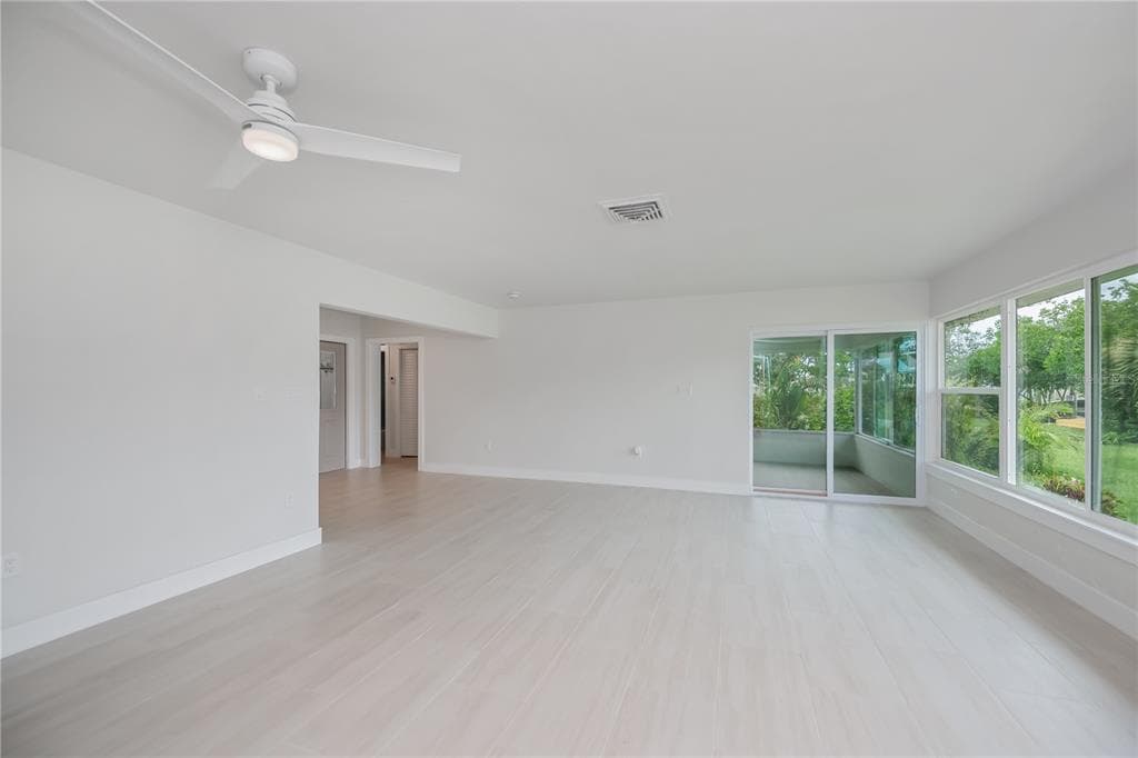 352 OAK STREET photo 9