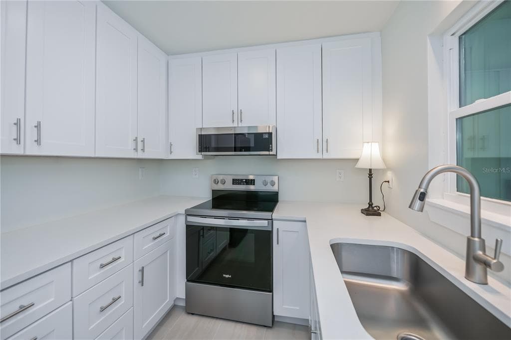 352 OAK STREET photo 10