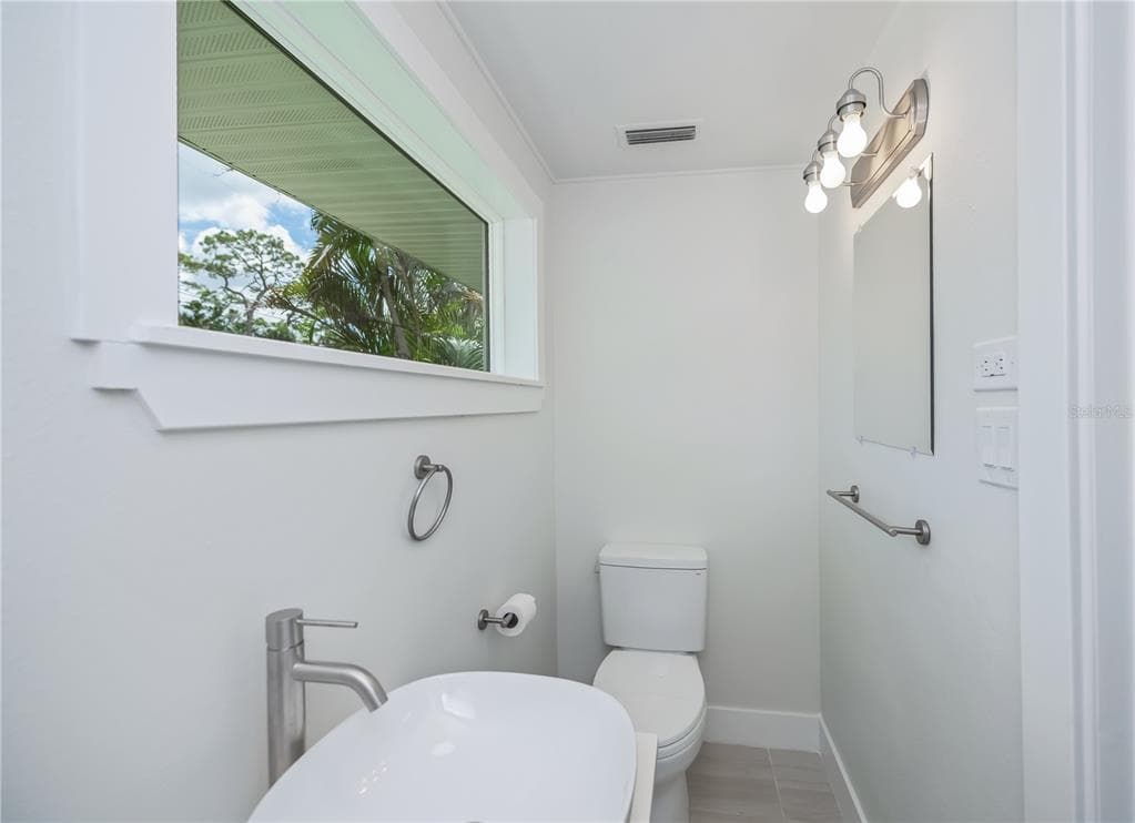 352 OAK STREET photo 18